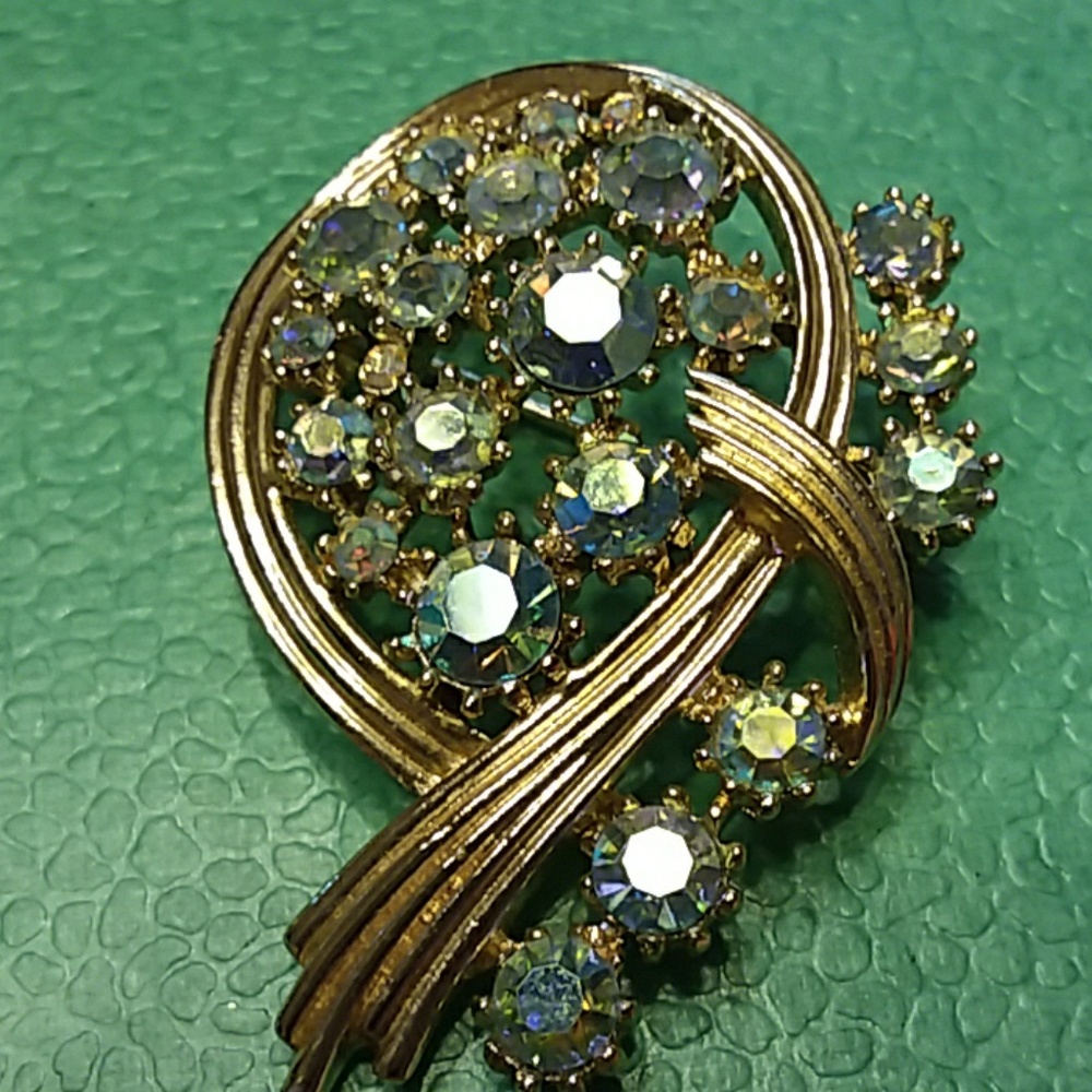Blue stone brooch